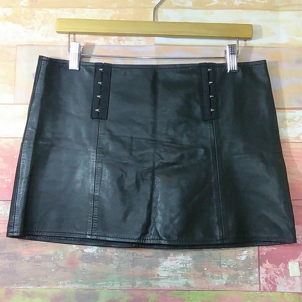 Black Leather Mini Skirt by Elegant Moments Size M